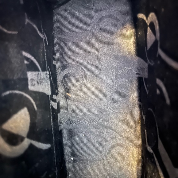 FERRAGAMO VINTAGE BLACK PATENT LEATHER - Picture 6 of 9